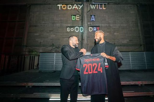 Choupo-Moting renova contrato