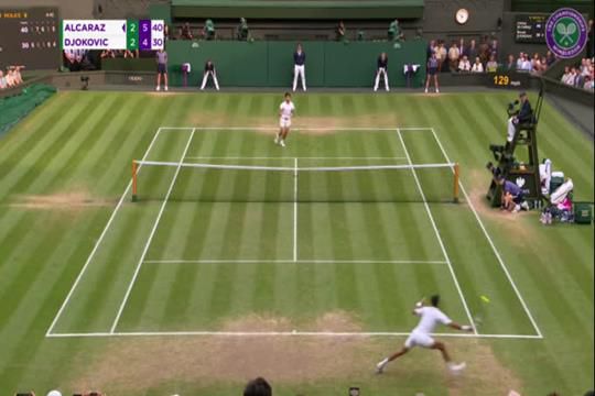 O momento em que Alcaraz vence Wimbledon!