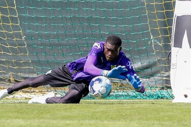 Niasse de saída; Ricardo Silva a chegar para a baliza