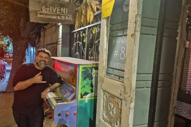 Reportagem A BOLA: O 'chef' Guram vai torcer por Portugal