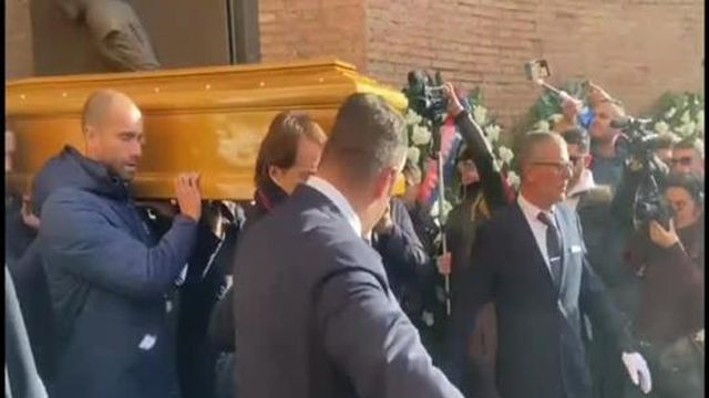 A fortíssima imagem no último adeus a Mihajlovic