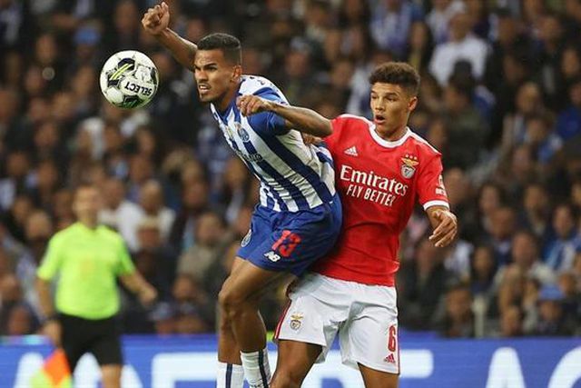 Dragões atiram-se à arbitragem: «Estranhamente este lance não foi analisado…»