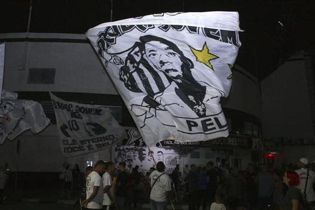 Vão abrir o cacifo de Pelé?