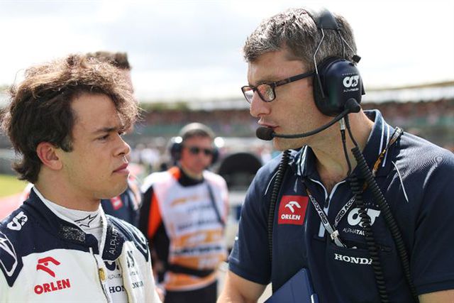 Nyck de Vries dispensado por ser 0,3 s mais lento que Tsunoda!