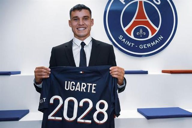 Oficial: Ugarte é anunciado em Paris e site até vai abaixo