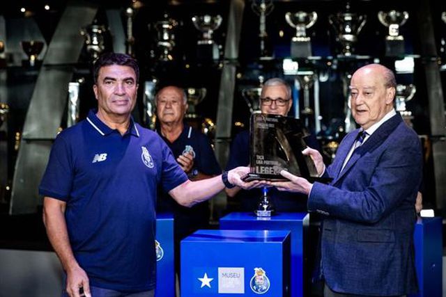 Vintage entregaram taça ao museu