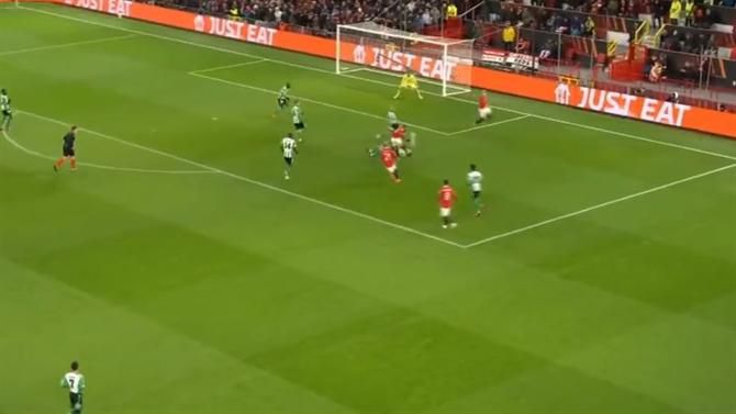 Rashford marca com remate explosivo (vídeo)