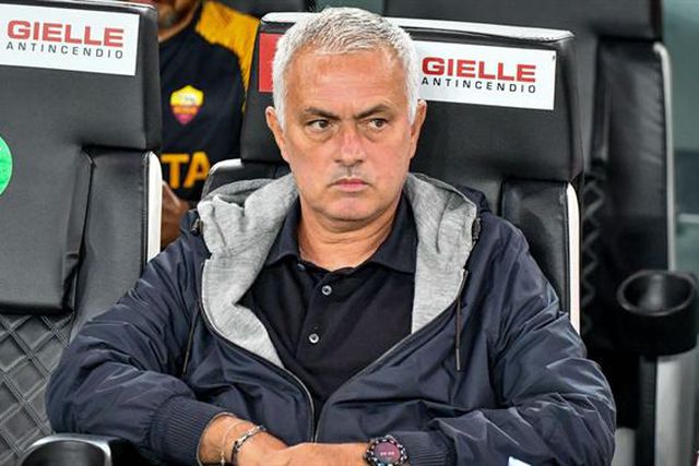 Recurso negado e Mourinho suspenso dois jogos (incluindo o dérbi de Roma)