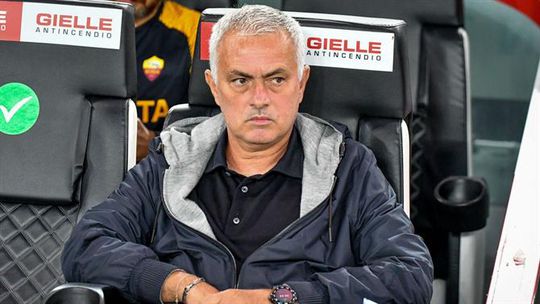 Recurso negado e Mourinho suspenso dois jogos (incluindo o dérbi de Roma)