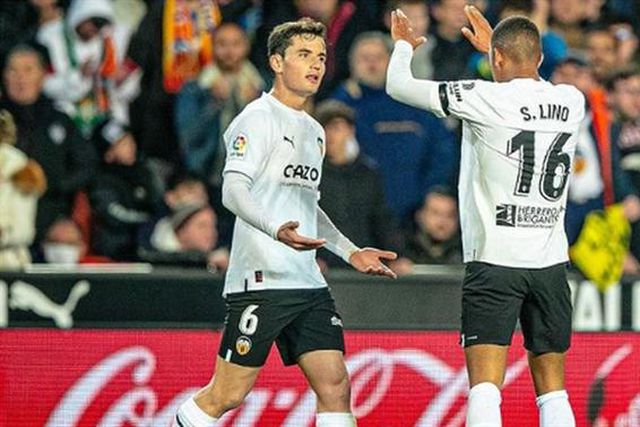 Valência volta a ganhar 107 dias depois e houve lágrimas