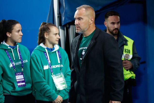 «Dizia-me que tinha entre as pernas uma p*** maior que a dele. Que era tão feia que não sabia como olhavam para mim»