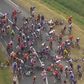 Volta à França esteve interrompida após queda que envolveu vários ciclistas (vídeo)