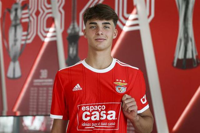 Contrato profissional para avançado ‘made in Seixal’