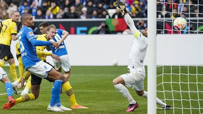 Dortmund vence em Hoffenheim e assiste ao Bayern-Union na poltrona