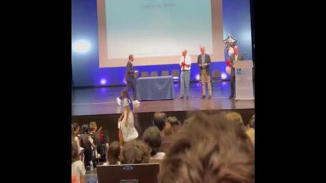 Filho de Marcelo, antigo jogador do Real Madrid, recebeu o diploma e comemorou à Cristiano Ronaldo!