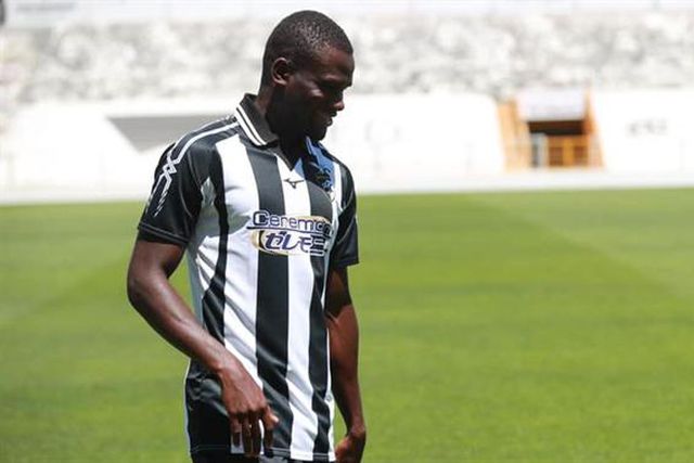 Formou-se no Benfica, foi internacional jovem português e reforça fogaceiros