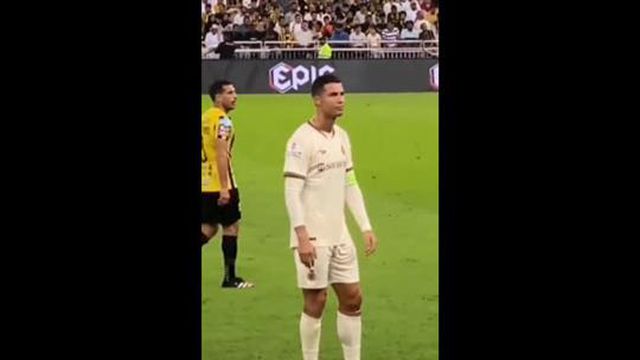 Estádio gritou por Messi e a reação de Ronaldo é imperdível