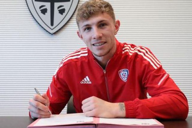 Atalanta empresta defesa-central