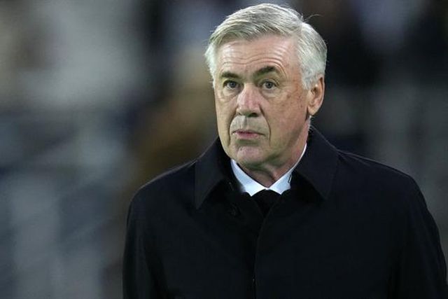 Quatro baixas e um regresso na convocatória para o jogo com o Liverpool