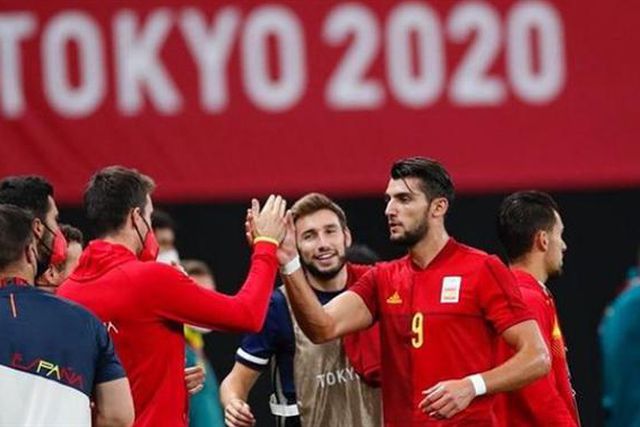 Espanha afasta Costa do Marfim no prolongamento