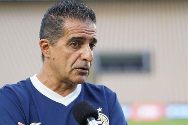 Após sofrer goleada no clássico, Renato Paiva fala do futuro: «Tranquilo»