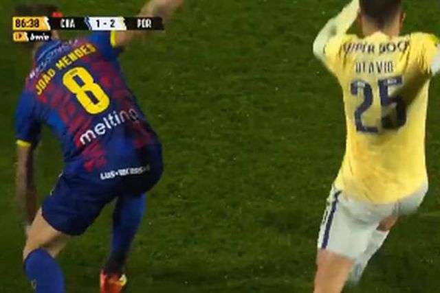 Dois cartões num minuto e Chaves com 9 frente ao FC Porto (vídeo)