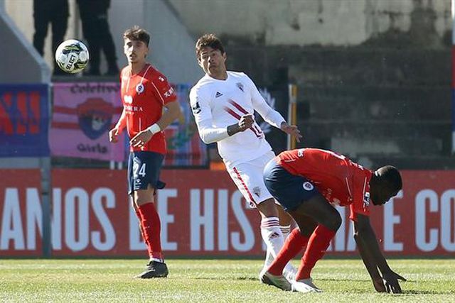 Aos 39 anos, Nenê brilha com golaço de livre direto (vídeo)