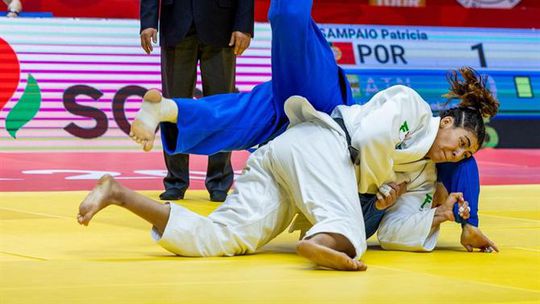 Patrícia Sampaio conquista bronze na Mongólia