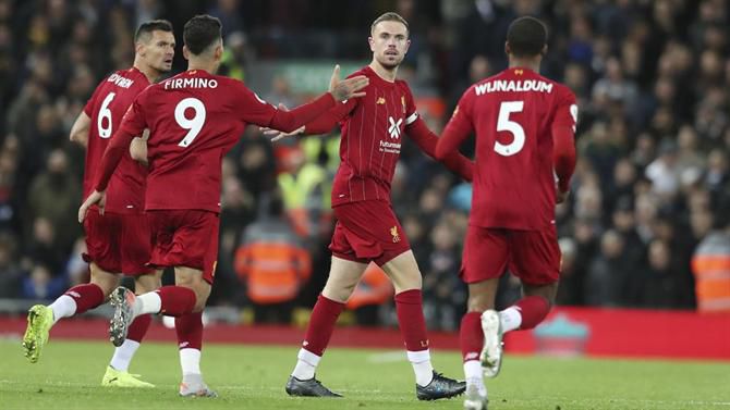 Liverpool adia aumento da lotação de Anfield por um ano