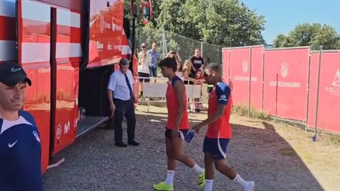 A reação de Félix no reencontro com os adeptos... e a mensagem de Simeone no treino (vídeos)