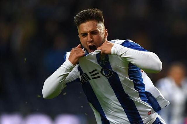 Ex-FC Porto desabafa: «Quando um jogador faz golo e beija o símbolo, é tudo tanga»