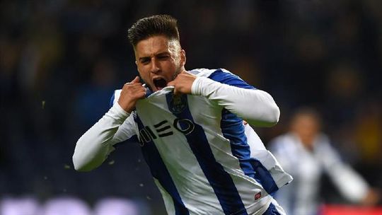 Ex-FC Porto desabafa: «Quando um jogador faz golo e beija o símbolo, é tudo tanga»