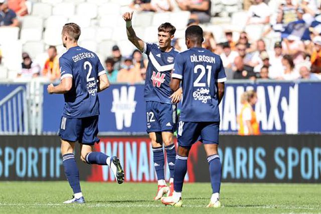 Jogador do Bordéus apanhado a roubar chuteiras no balneário