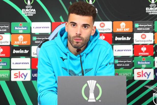 «Tenho de ter confiança em mim, não devo esperar que alguém venha dizer que sou bom»