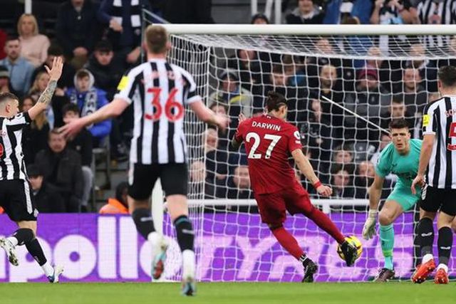 Darwin marca em Newcastle e Liverpool ganha novo alento na luta pela Champions (veja os golos)