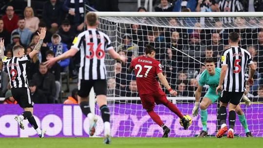 Darwin marca em Newcastle e Liverpool ganha novo alento na luta pela Champions (veja os golos)