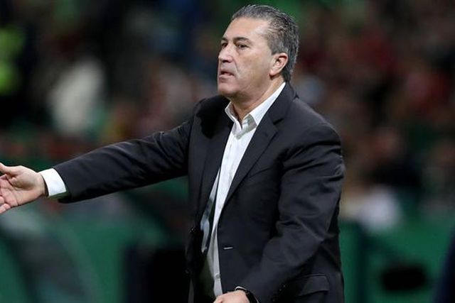 Futuro de José Peseiro nas mãos dos adeptos... via chamada telefónica