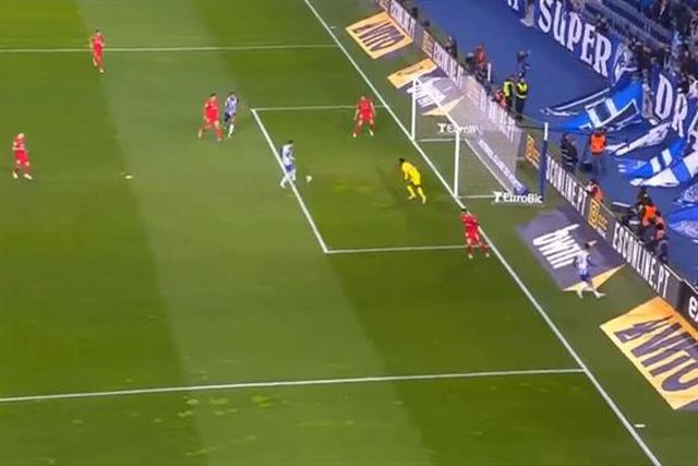 Este falhanço de Pepê vai para o 'best-of' da época (vídeo)