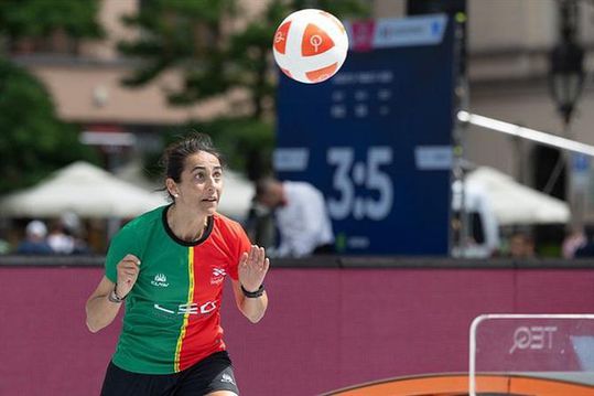 Veterana Carla Couto fica pelo caminho no teqball