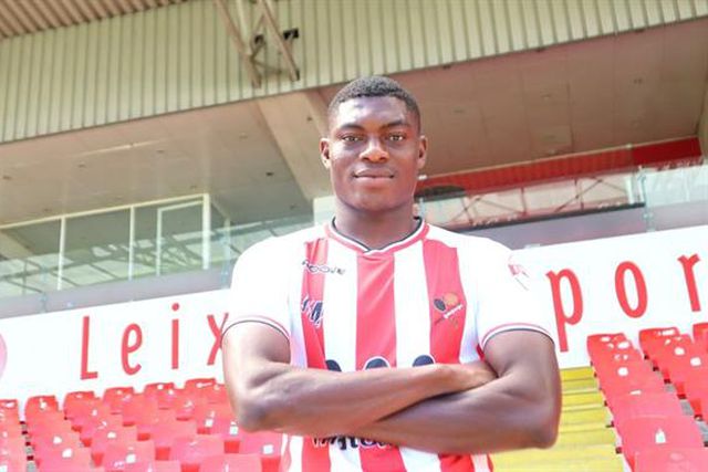 Oficial: Brilhou nos sub-19 e na equipa B e agora assina por três épocas