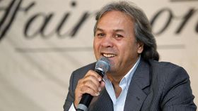 Arrisca 18 meses de prisão: Madjer acusado de fraude