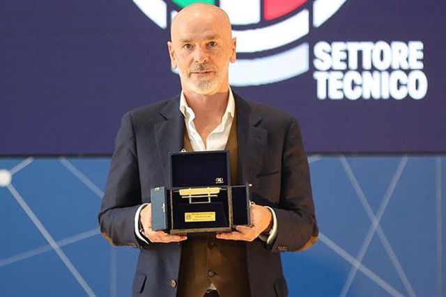 Stefano Pioli eleito o melhor treinador da Serie A em 2021/2022