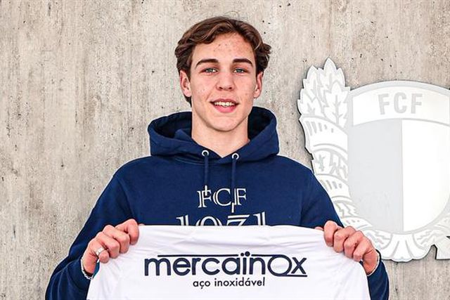 Jovem pérola renova contrato