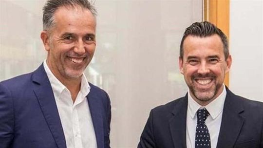 Oficial: Jorge Mendonça renova contrato