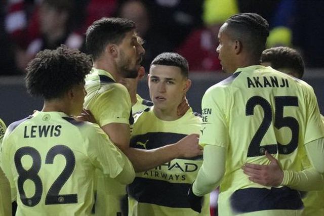 'Citizens' seguem em frente