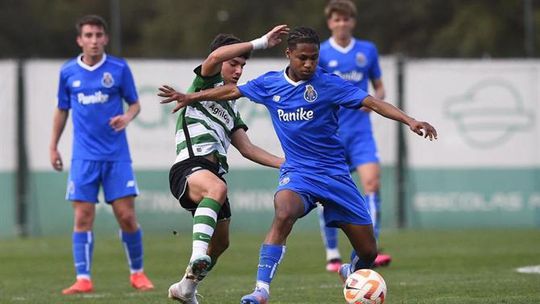 Ex-Benfica é a grande surpresa nos convocados para estágio