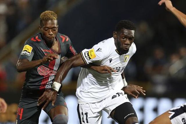 Dois clubes franceses para Batubinsika