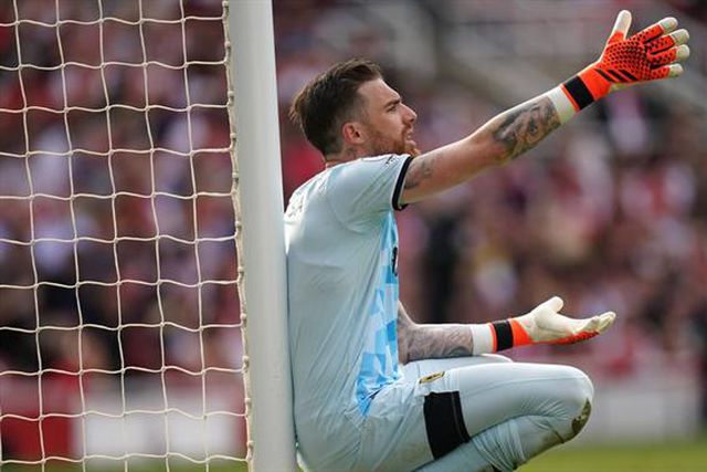 José Sá na mira de histórico inglês