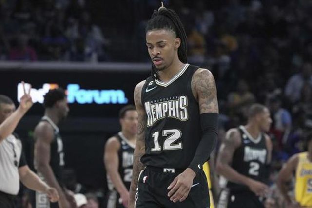 Estrela dos Grizzlies suspensa depois de se exibir com arma