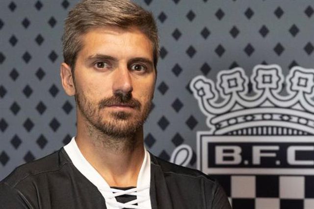 Oficial: Experiente defesa continua no Bessa